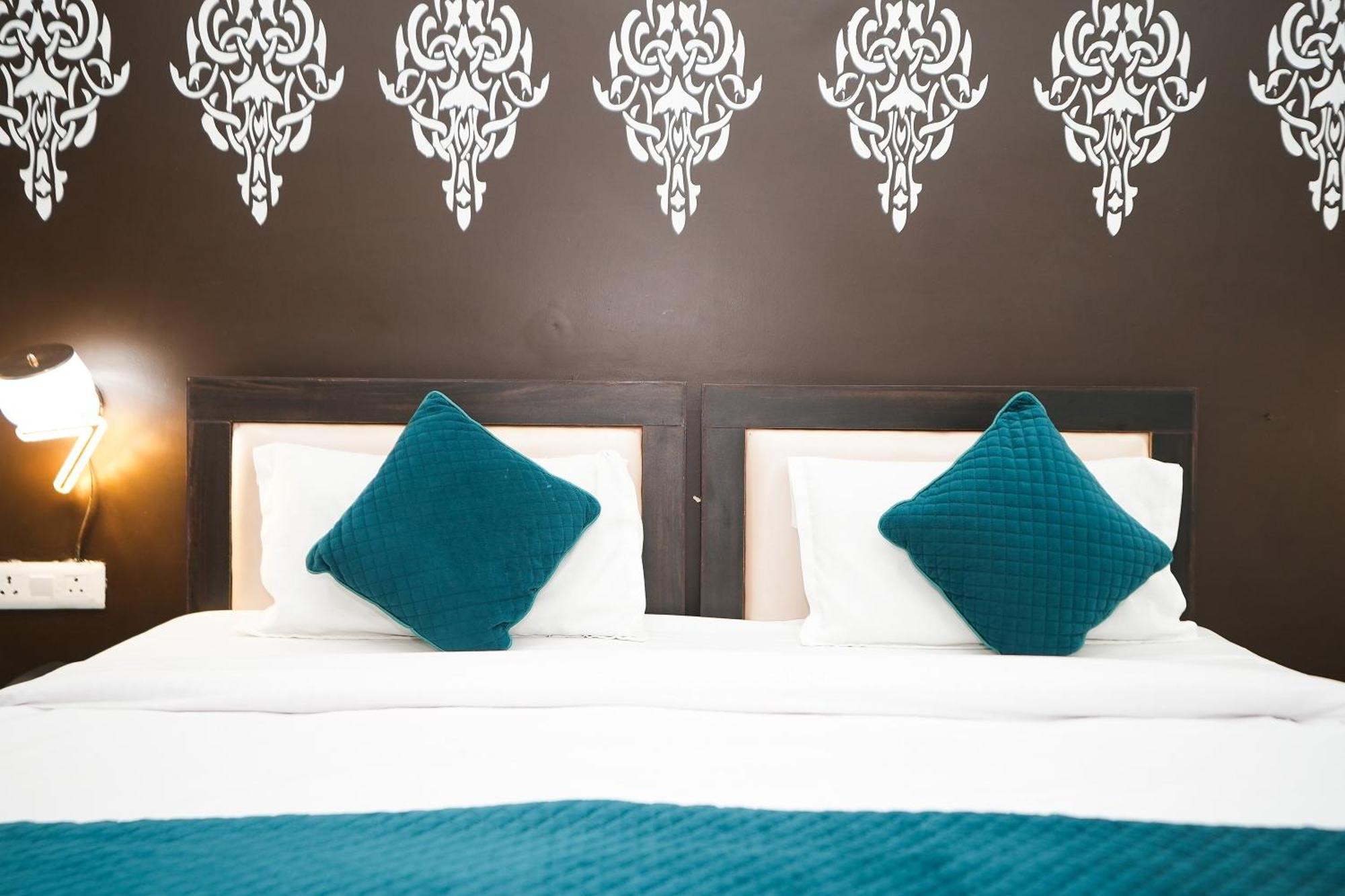Hotel Tanvi Premium Residency Near Artemis Hospital, Gurugram Gurgaon Exterior foto