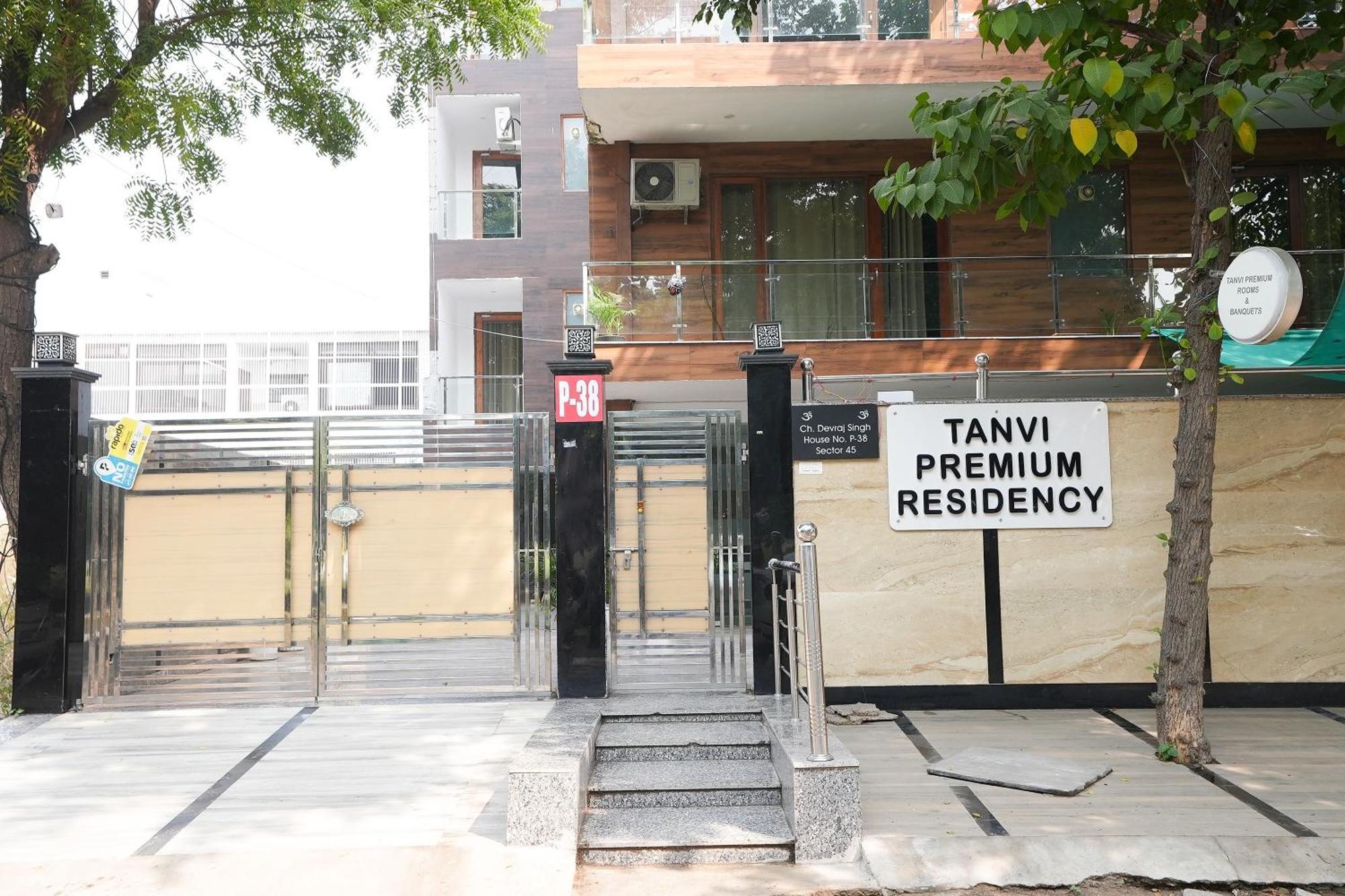 Hotel Tanvi Premium Residency Near Artemis Hospital, Gurugram Gurgaon Exterior foto