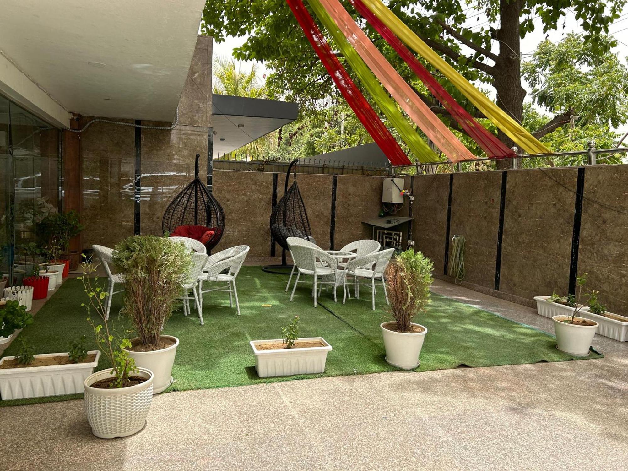 Hotel Tanvi Premium Residency Near Artemis Hospital, Gurugram Gurgaon Exterior foto