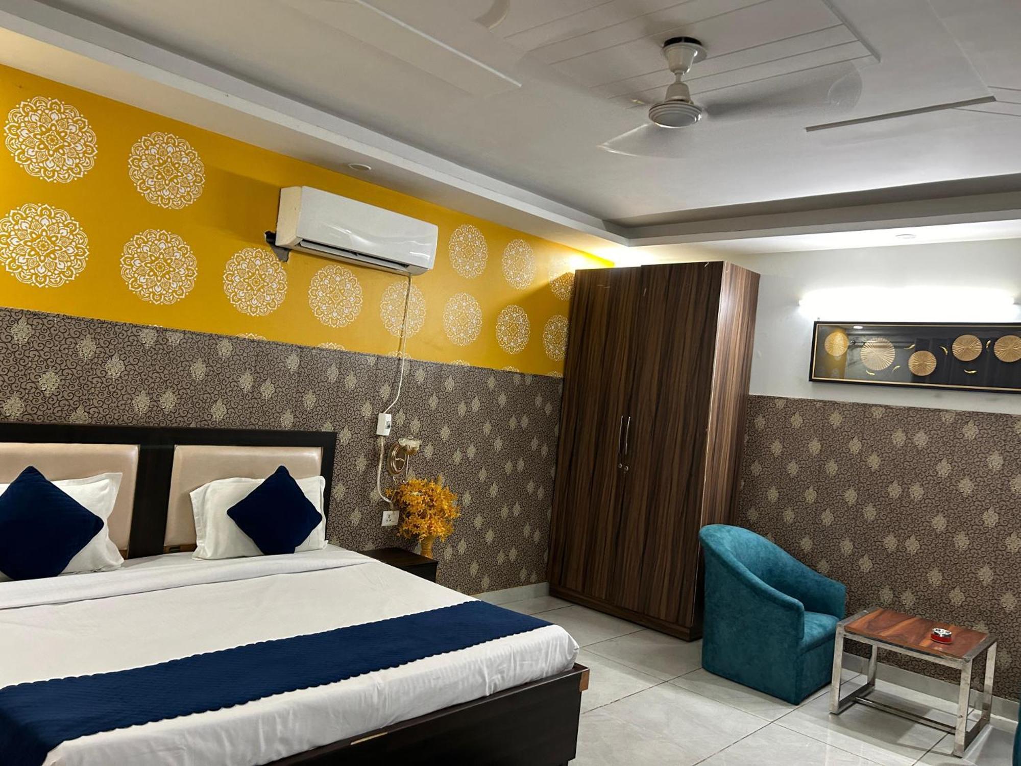 Hotel Tanvi Premium Residency Near Artemis Hospital, Gurugram Gurgaon Exterior foto