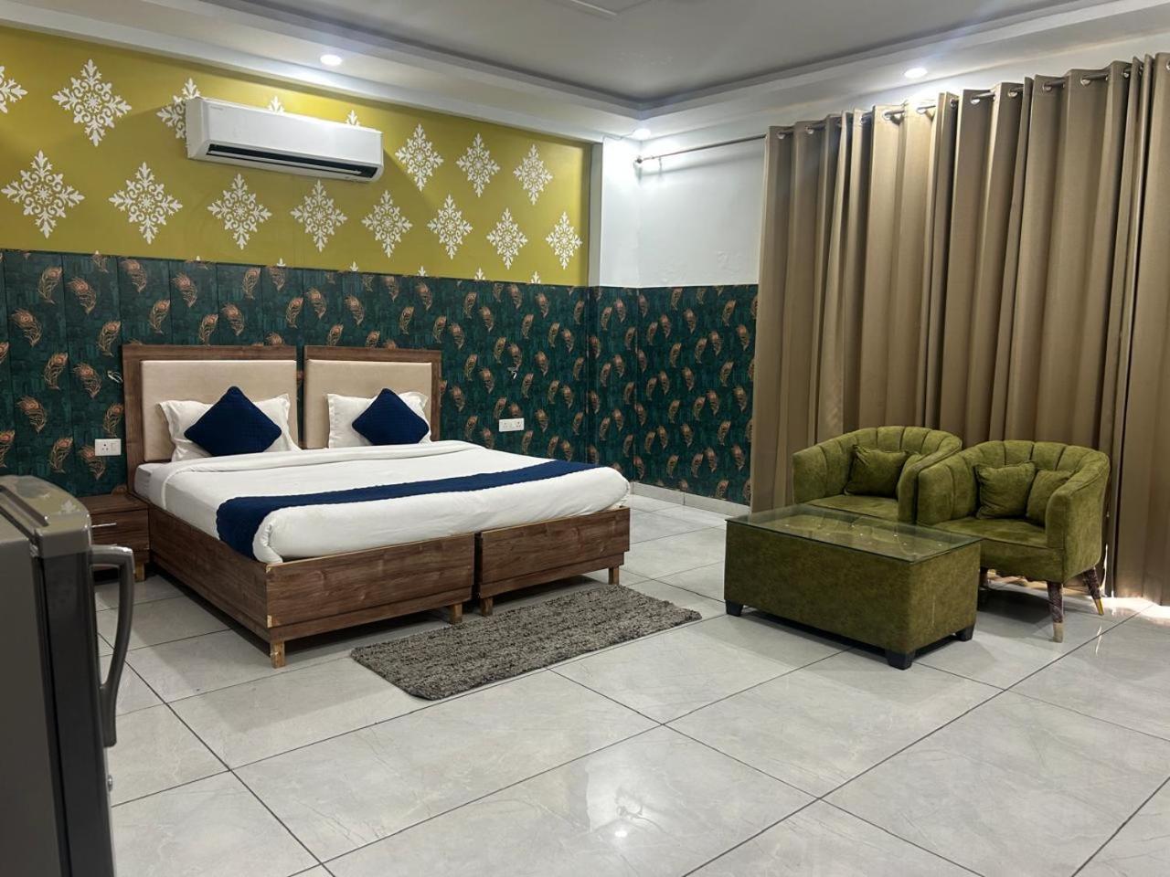 Hotel Tanvi Premium Residency Near Artemis Hospital, Gurugram Gurgaon Exterior foto
