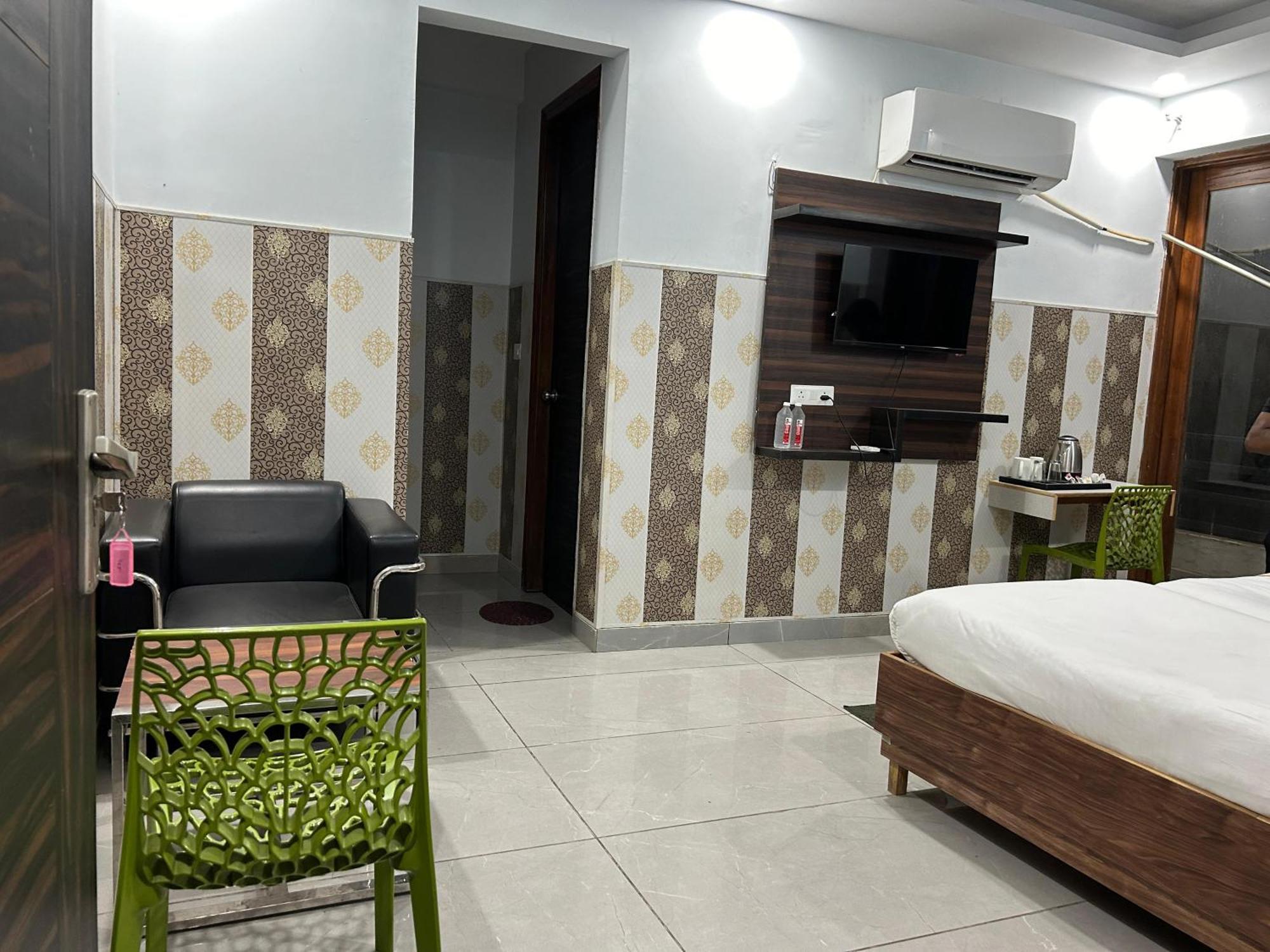Hotel Tanvi Premium Residency Near Artemis Hospital, Gurugram Gurgaon Exterior foto