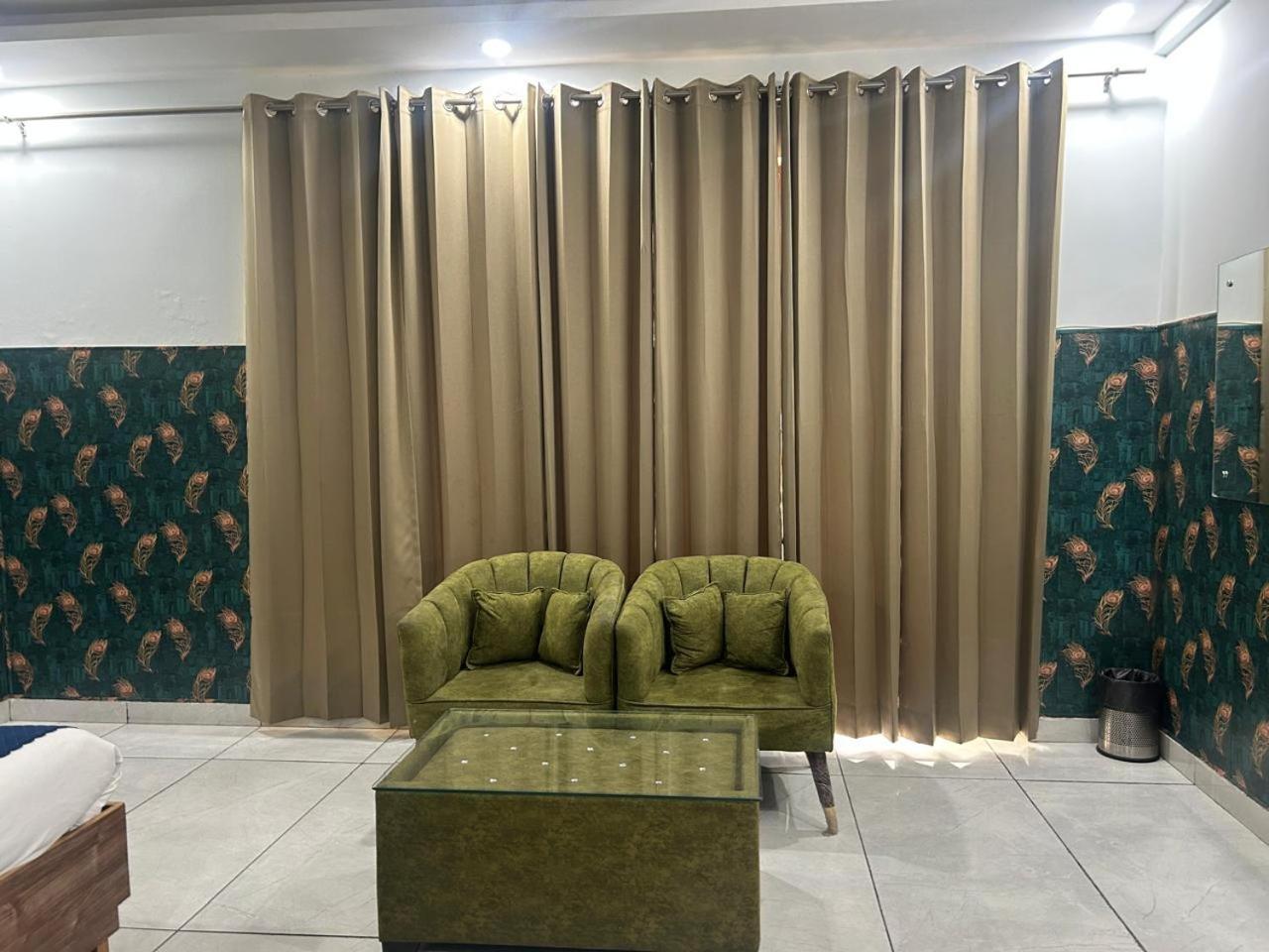 Hotel Tanvi Premium Residency Near Artemis Hospital, Gurugram Gurgaon Exterior foto