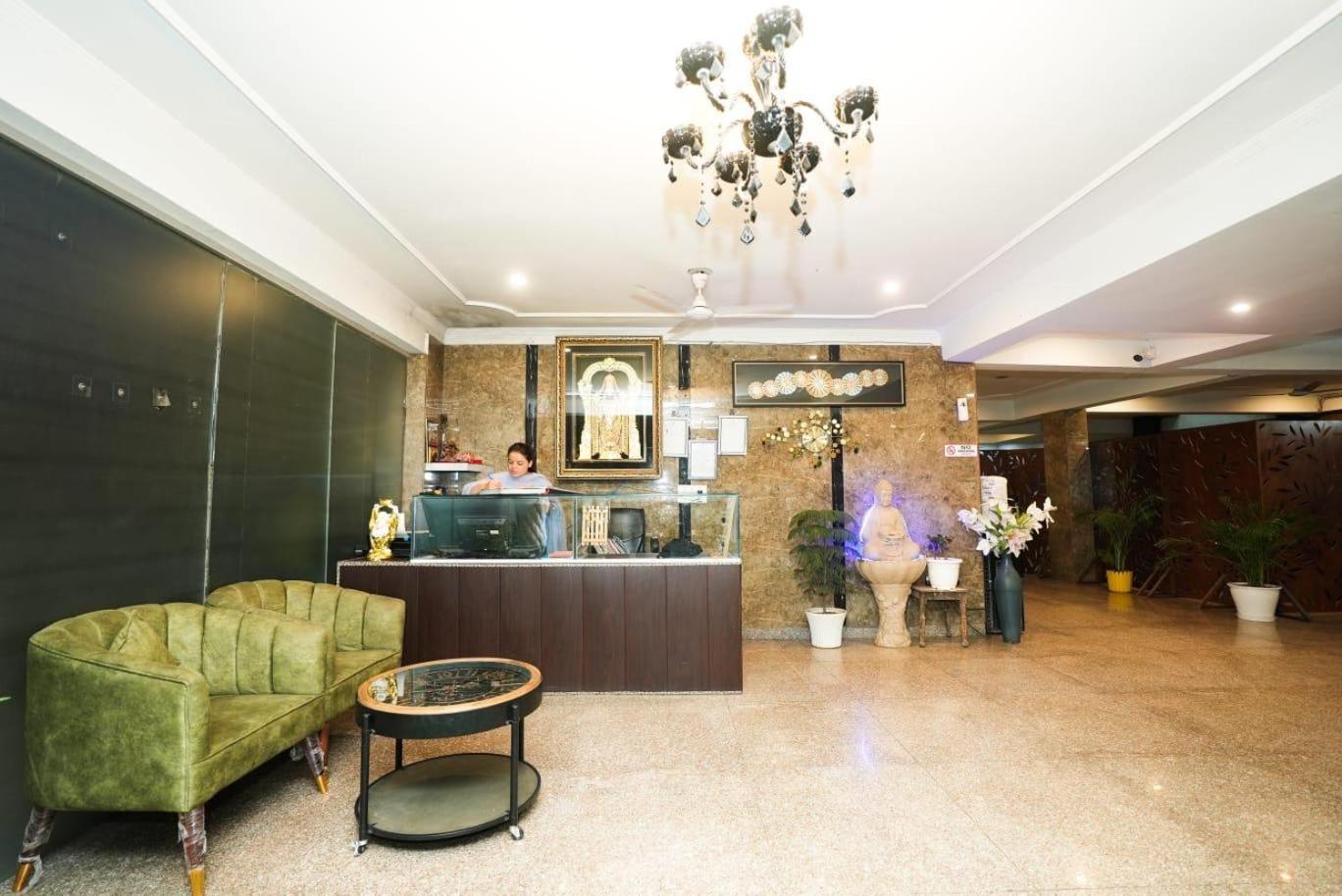 Hotel Tanvi Premium Residency Near Artemis Hospital, Gurugram Gurgaon Exterior foto