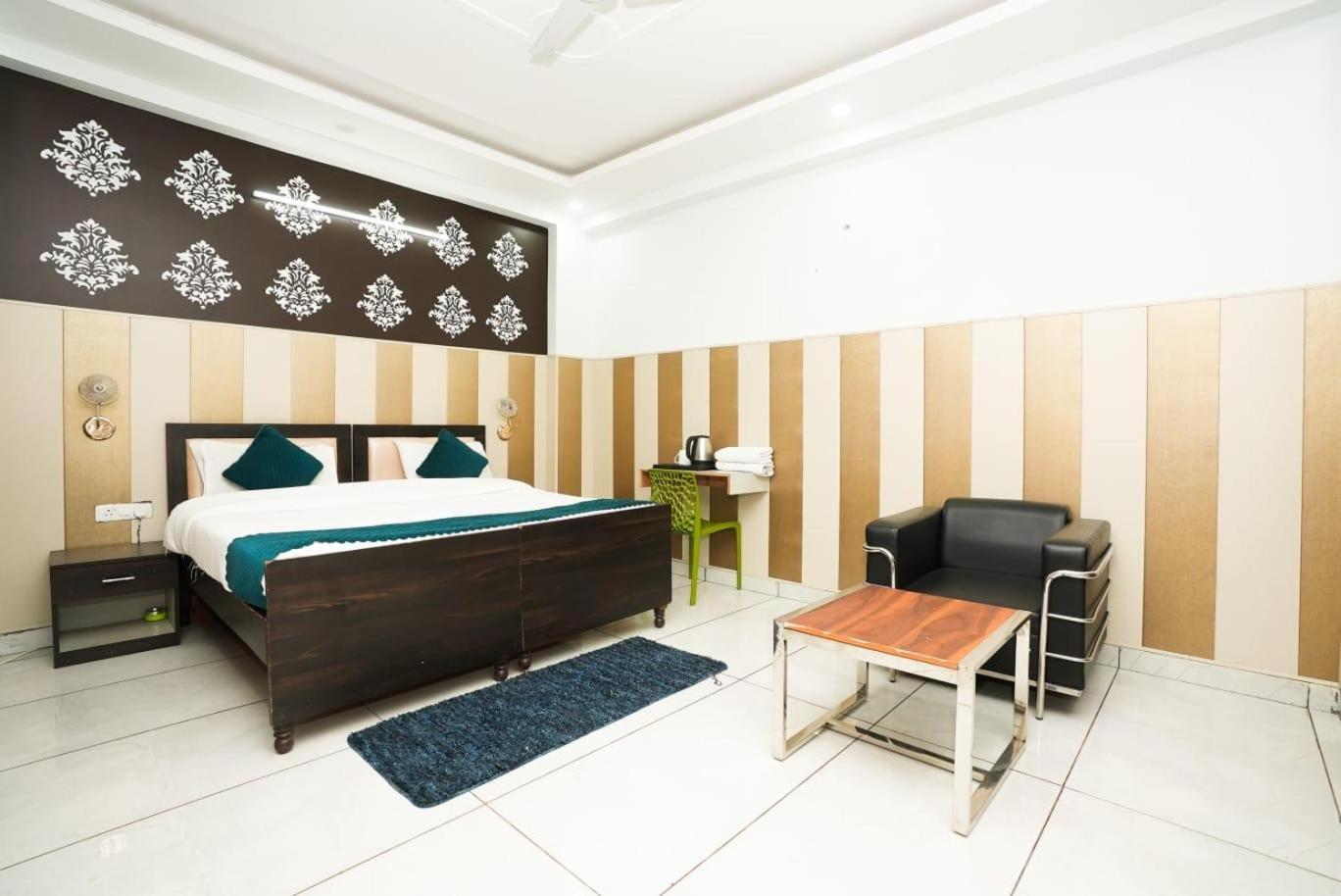 Hotel Tanvi Premium Residency Near Artemis Hospital, Gurugram Gurgaon Exterior foto