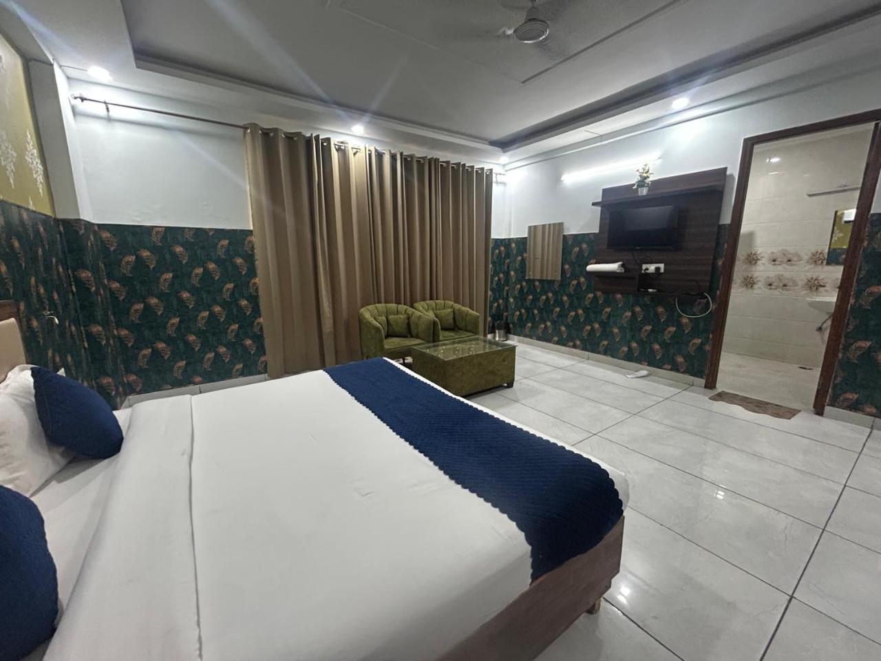 Hotel Tanvi Premium Residency Near Artemis Hospital, Gurugram Gurgaon Exterior foto