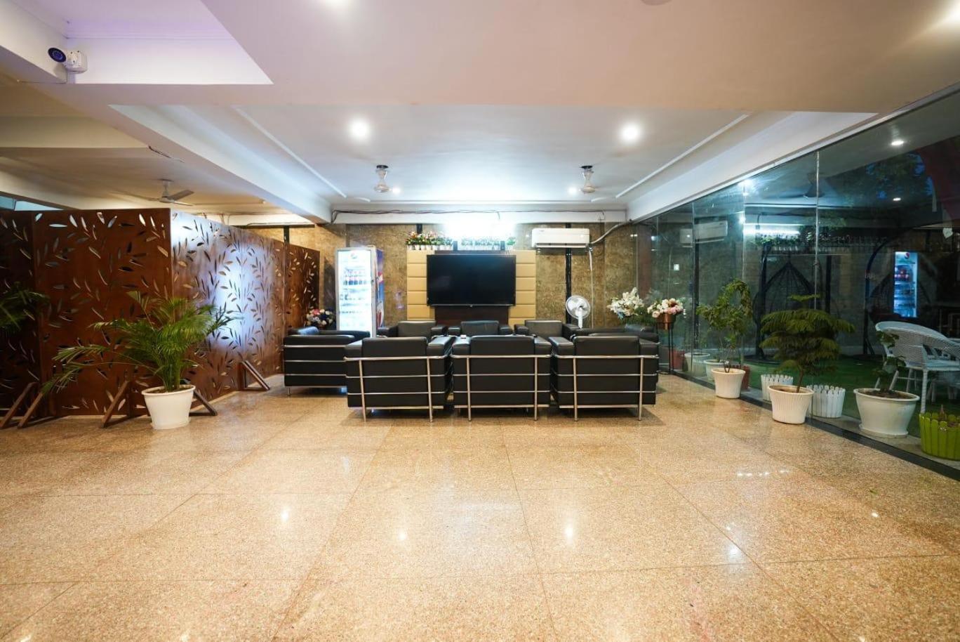 Hotel Tanvi Premium Residency Near Artemis Hospital, Gurugram Gurgaon Exterior foto