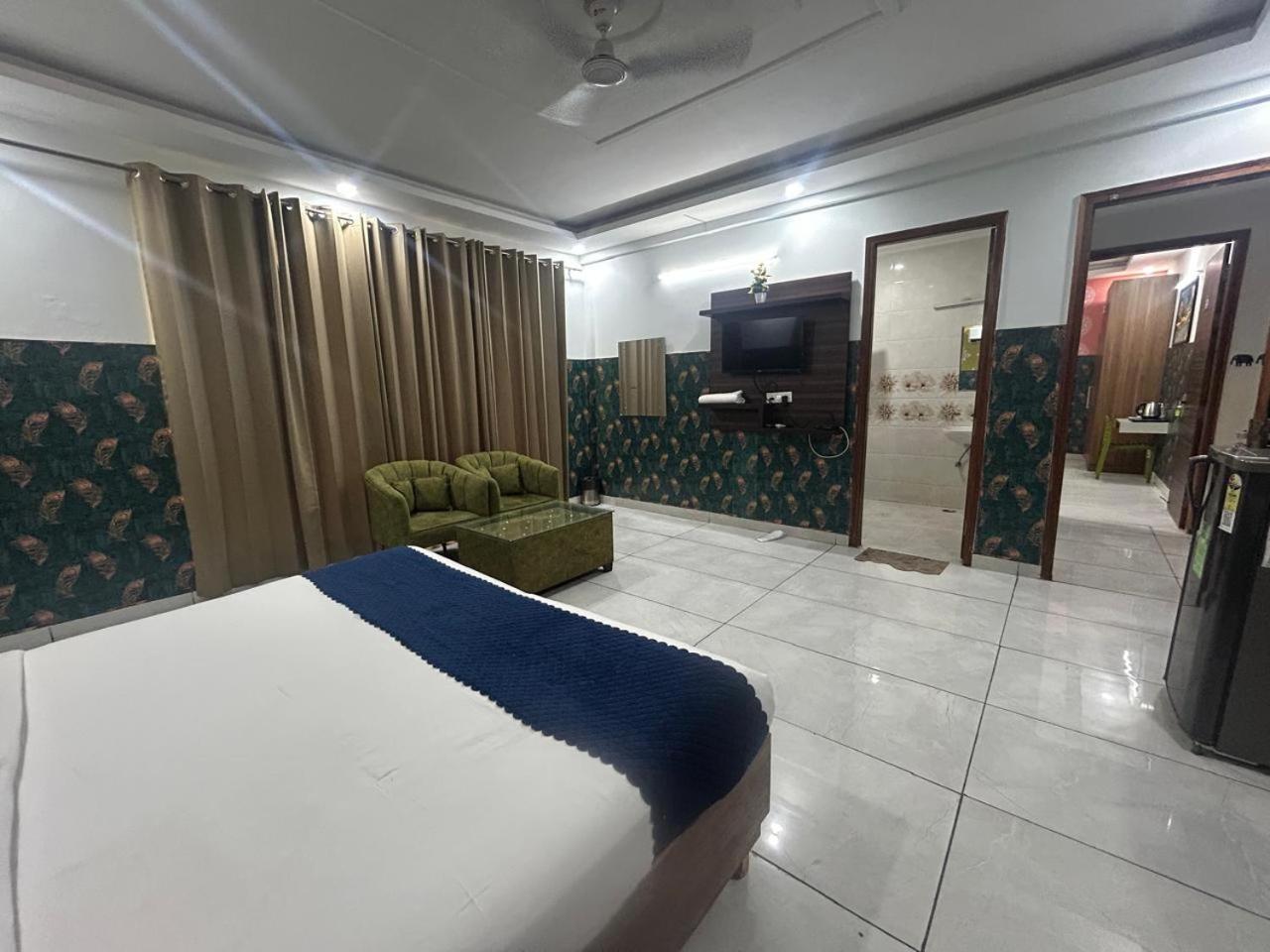 Hotel Tanvi Premium Residency Near Artemis Hospital, Gurugram Gurgaon Exterior foto
