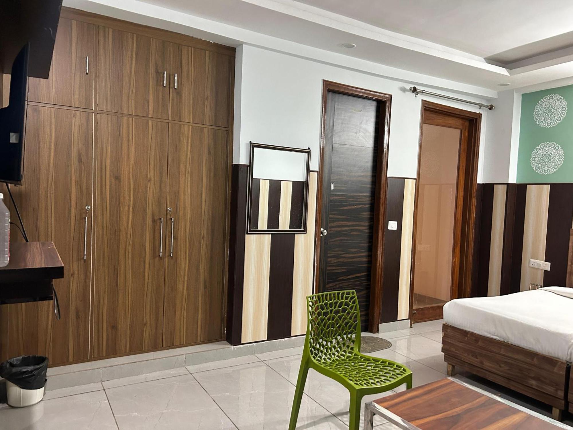 Hotel Tanvi Premium Residency Near Artemis Hospital, Gurugram Gurgaon Exterior foto