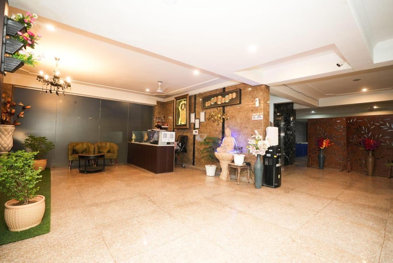 Hotel Tanvi Premium Residency Near Artemis Hospital, Gurugram Gurgaon Exterior foto