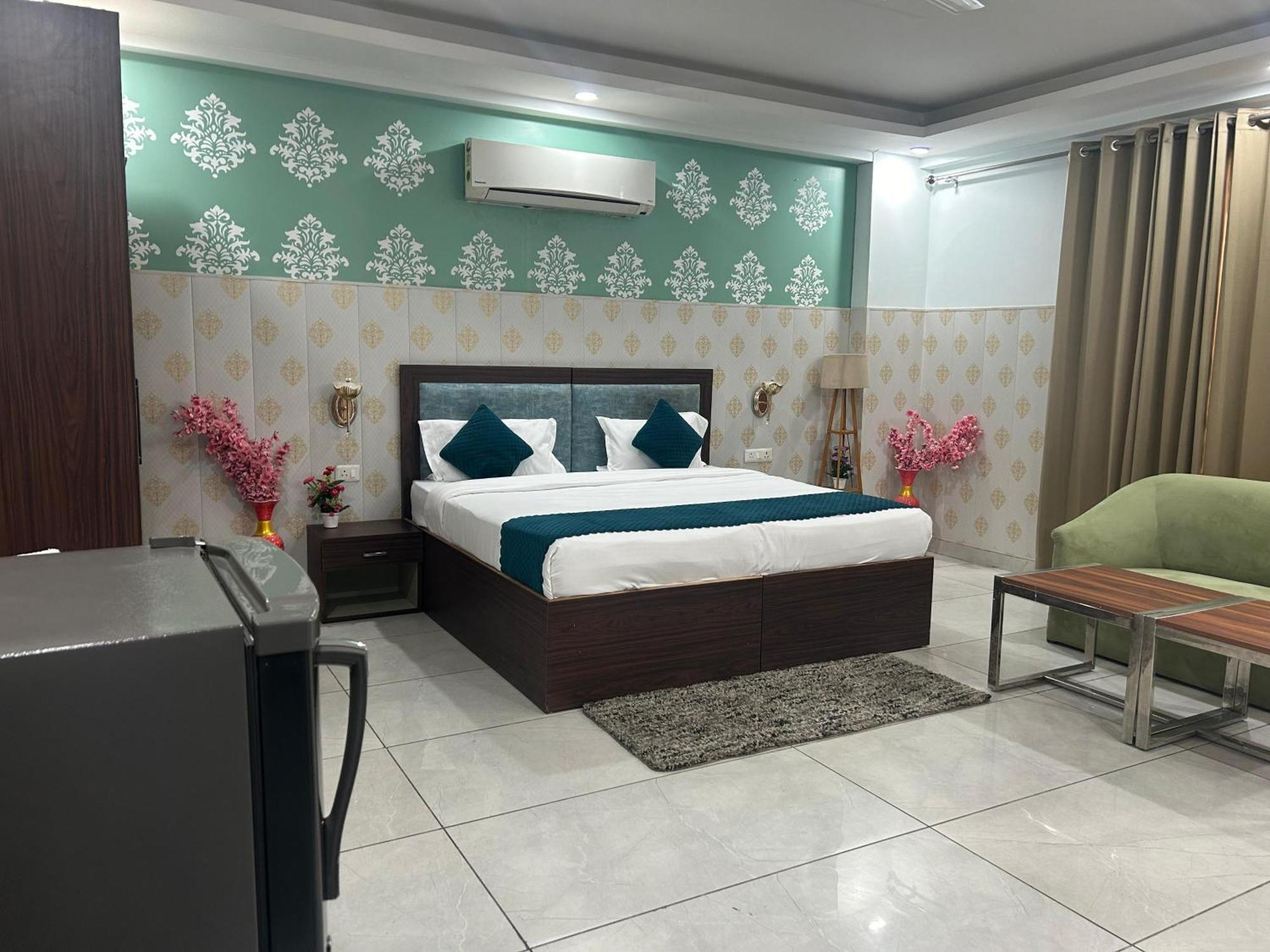 Hotel Tanvi Premium Residency Near Artemis Hospital, Gurugram Gurgaon Exterior foto