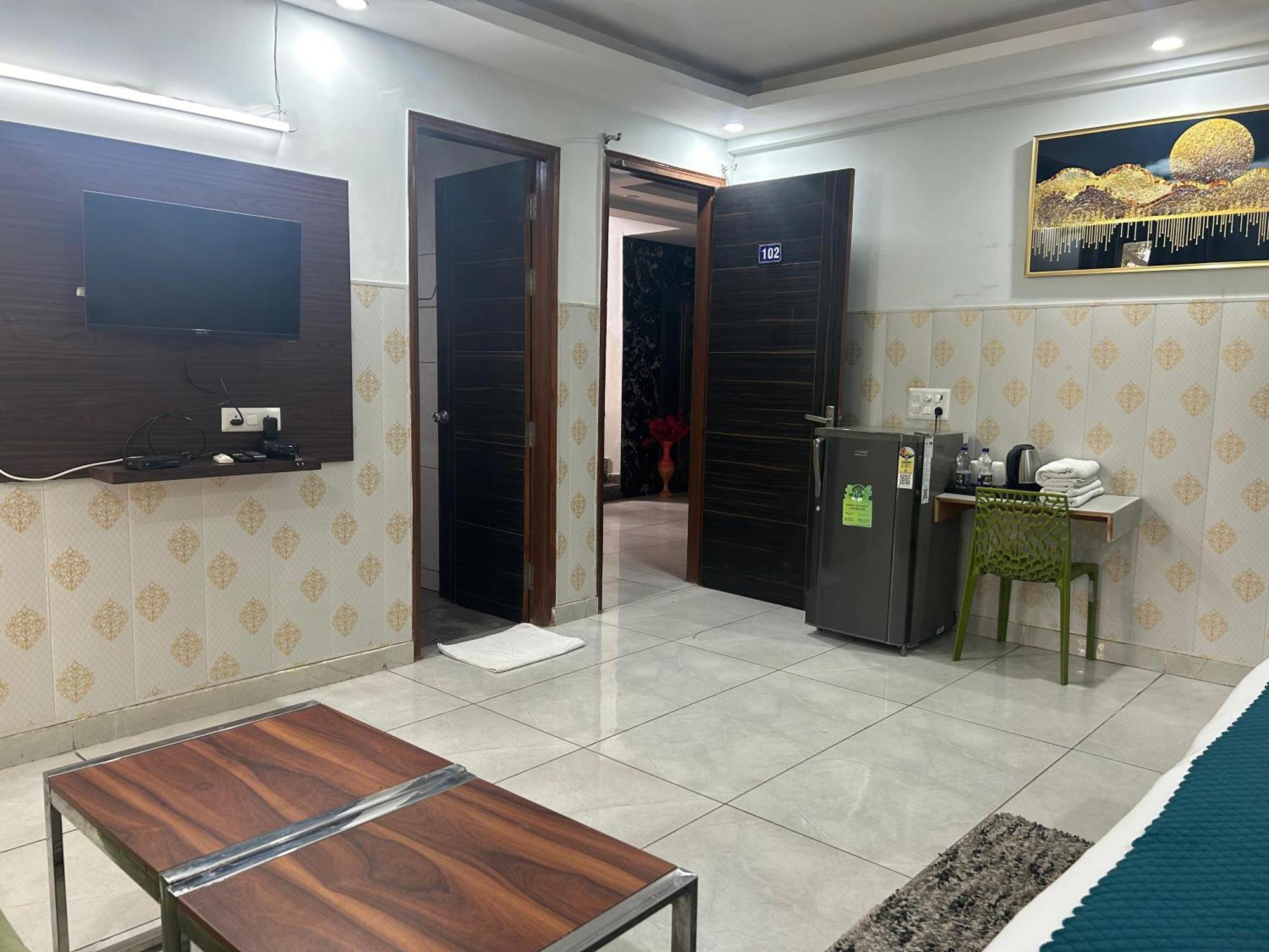 Hotel Tanvi Premium Residency Near Artemis Hospital, Gurugram Gurgaon Exterior foto