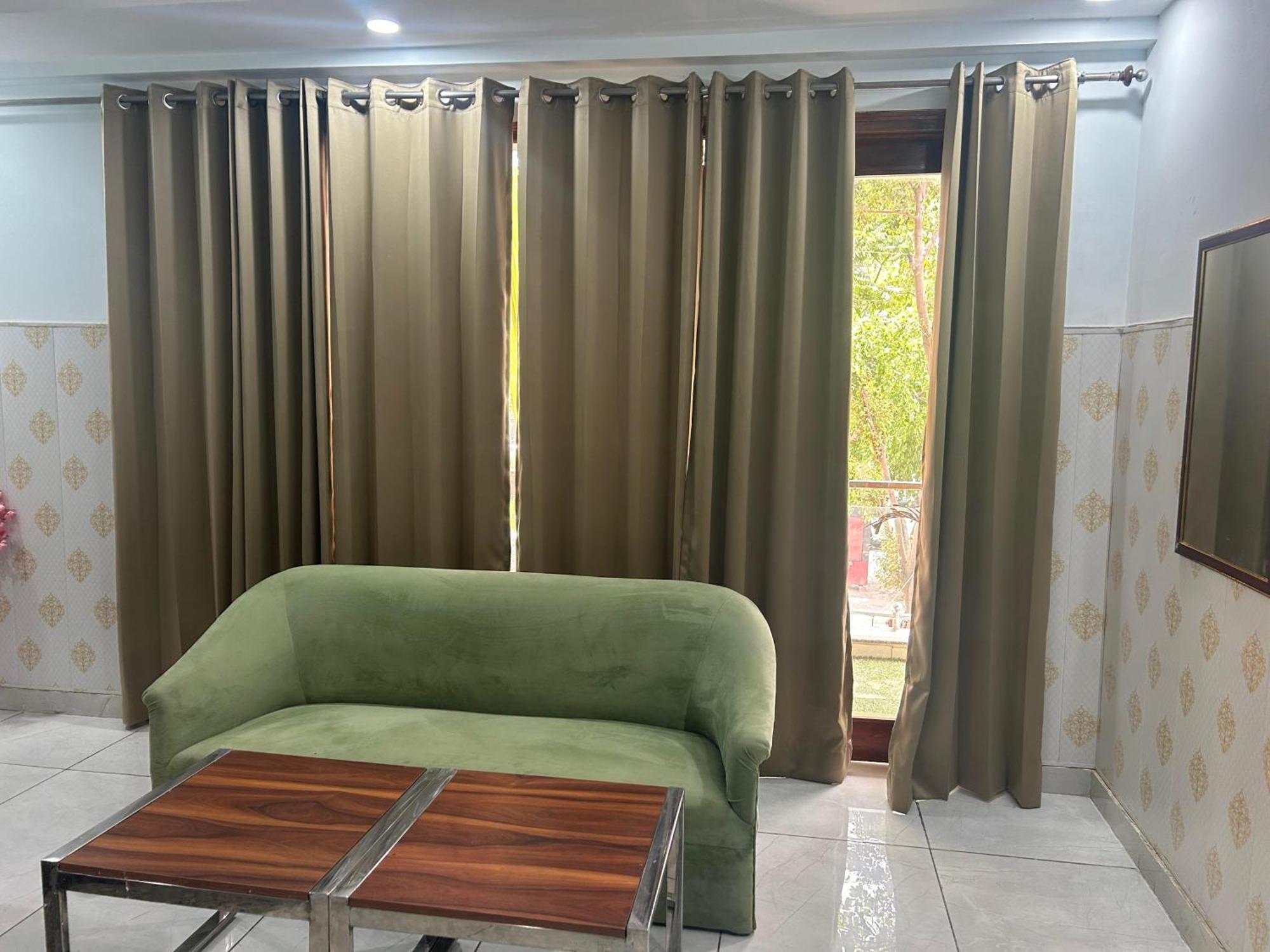 Hotel Tanvi Premium Residency Near Artemis Hospital, Gurugram Gurgaon Exterior foto