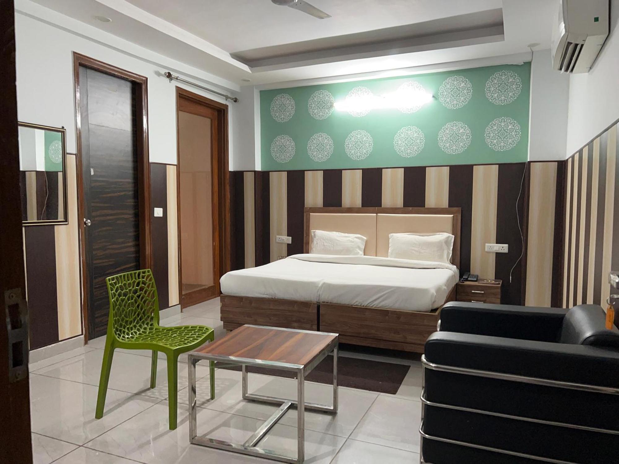 Hotel Tanvi Premium Residency Near Artemis Hospital, Gurugram Gurgaon Exterior foto